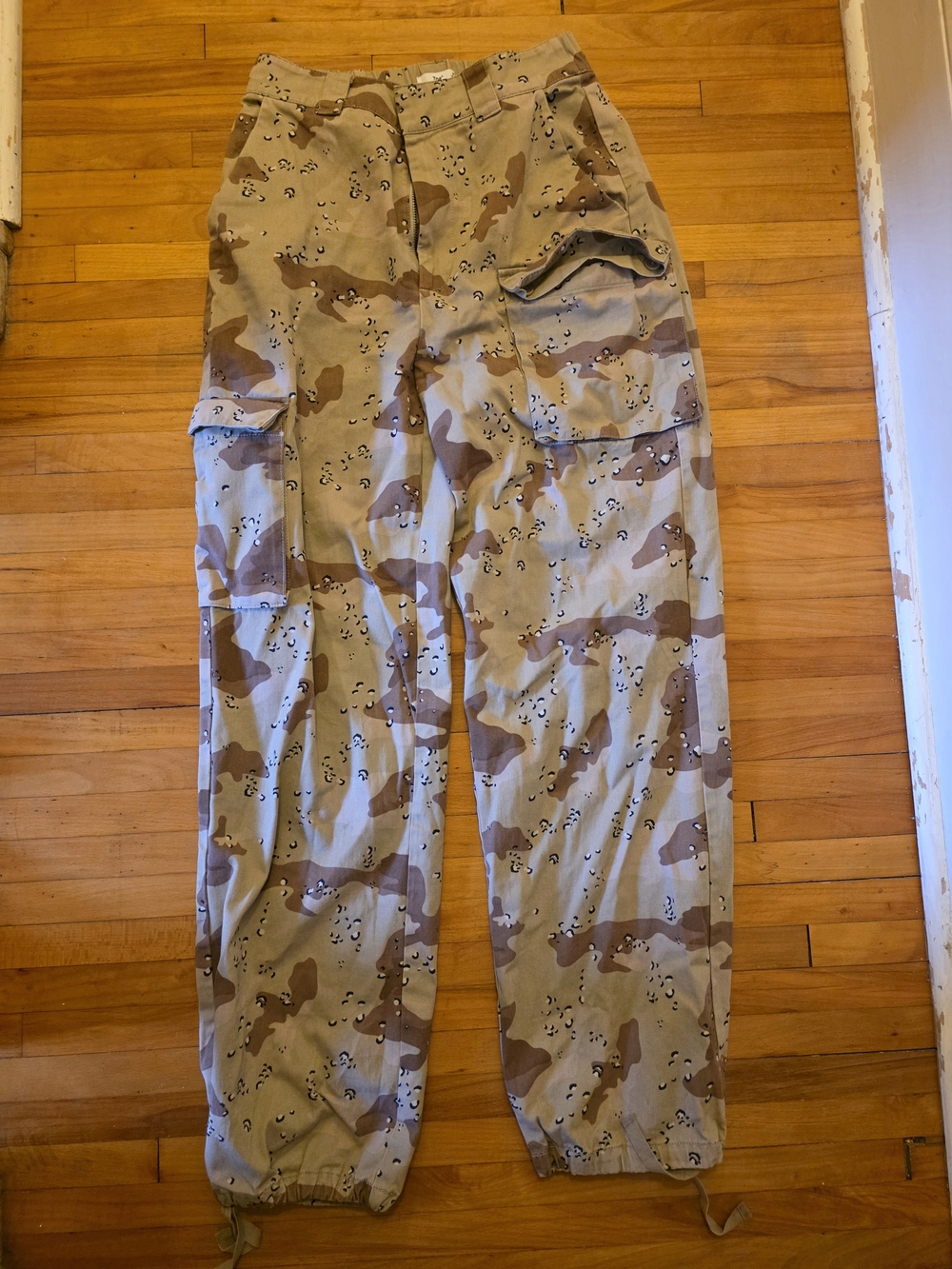 Aritzia TNA Camo Cargo Pants